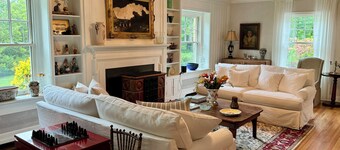 Romantic Bedroom and Bath in Historic Hendersonville Home with Healthy Breakfast