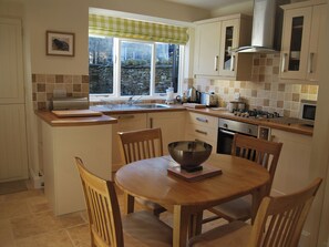 Dishwasher - A charming, contemporary Lakeland cottage in the very heart of Ambleside. (Ambleside)
