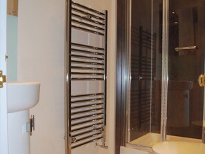 Towels - A charming, contemporary Lakeland cottage in the very heart of Ambleside. (Ambleside)