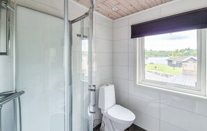 Shower - Amazing home in Haugesund (Haugesund)