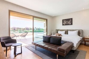 4 bedrooms, desk, WiFi, bed sheets - Luxe Retreat Villa: 4 Bedroom Villa on Golf Course. Pet Friendly! (Marrakech)