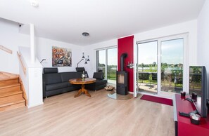 Fireplace, DVD player - Nice home in Olpenitz with sauna (Olpenitz)