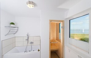 Shower, hair dryer - Nice home in Olpenitz with sauna (Olpenitz)
