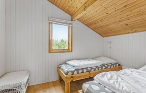 3 bedrooms, travel cot, free WiFi - Beautiful home in Sæby with WiFi (Sæby)