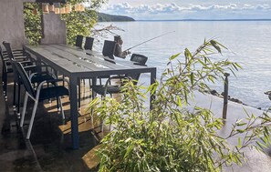 Outdoor dining - Nice home in Gränna with house sea view (Gränna)