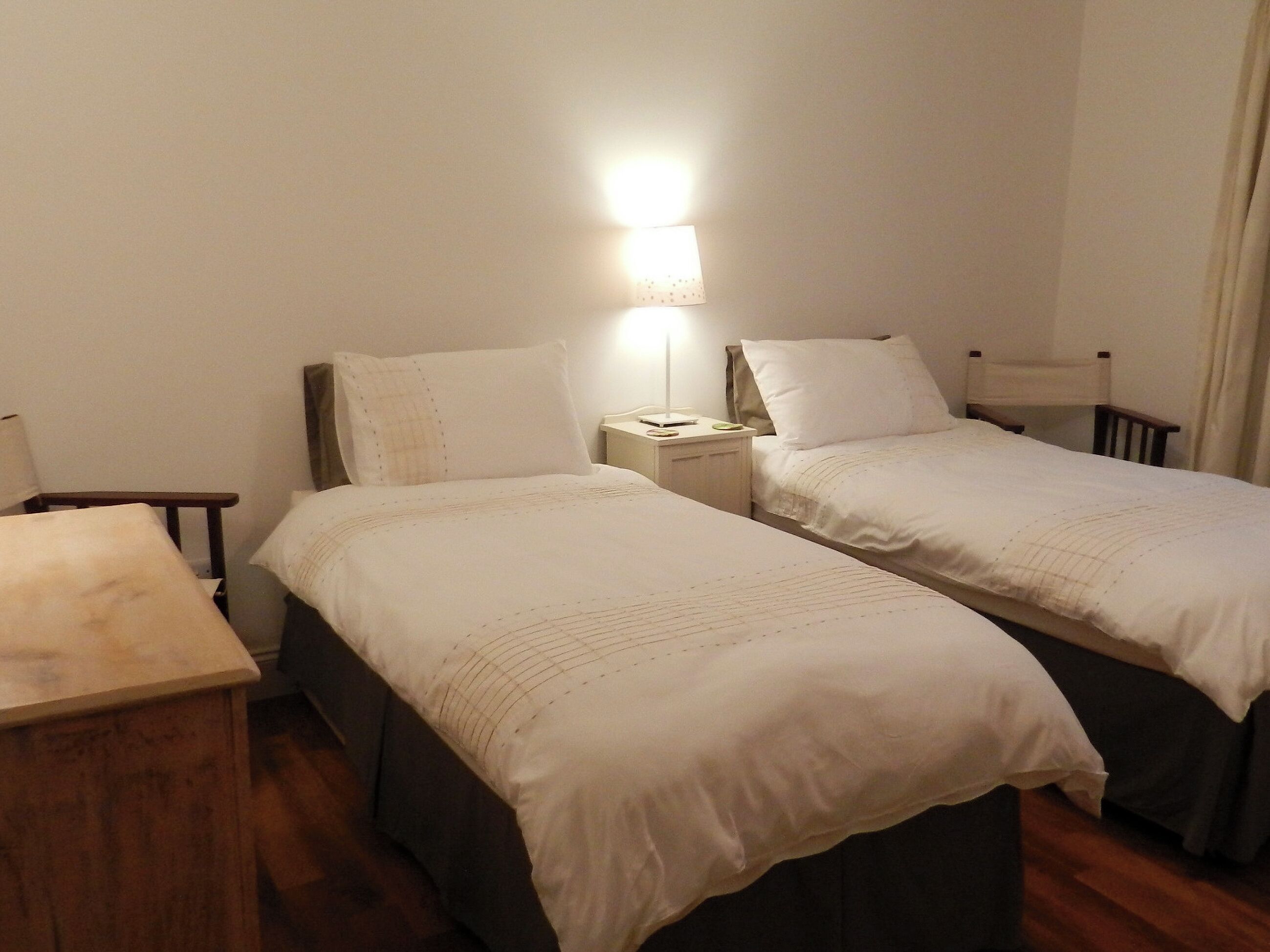 2 多间卧室、免费 WiFi、床单