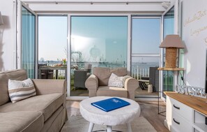 Una chimenea, un reproductor de DVD