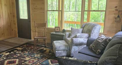 Right on the Tuscobia Trail Cozy 2-bedroom cabin in Winter with WiFi, AC