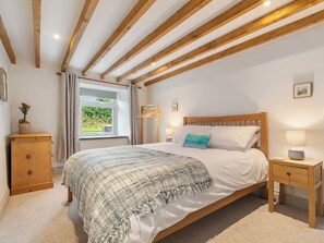 3 bedrooms, WiFi, bed sheets - This stunning cottage has been extensively decorated for your enjoyment. (Newport)