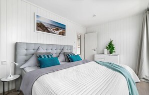 2 bedrooms, iron/ironing board, travel cot, free WiFi