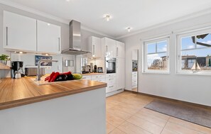 Fridge, oven, stovetop, dishwasher - 2 bedroom beach front home in Olpenitz (Olpenitz)