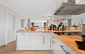 Geladeira, fogão, cooktop, lava-louças