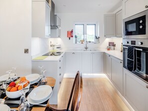 Dishwasher - Fair Isle Holiday Cottages - Fastnet (Near Newport)