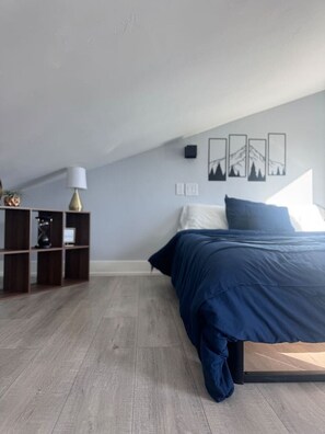 7 makuuhuonetta, työpöytä, silitysrauta/-lauta, Wi-Fi