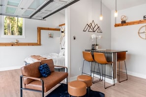 8 bedrooms, desk, iron/ironing board, WiFi