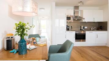 Coffee/tea maker, fridge, microwave, oven
