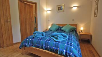 4 bedrooms, free WiFi, bed sheets
