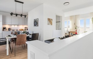 Kylskåp, ugn, spishäll och diskmaskin