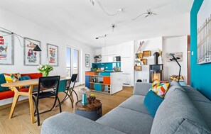 Smart TV, fireplace