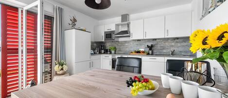 Fridge, microwave, oven, stovetop