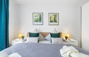 2 bedrooms, iron/ironing board, travel cot, free WiFi