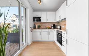 Kylskåp, ugn, spishäll och diskmaskin