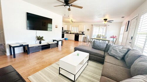 Sequoia Forest River House. River at the backyard, Up to 10 guests