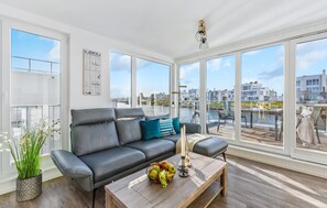 Living area - Gorgeous ship in Olpenitz with sauna (Olpenitz)