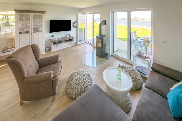 Fernseher, Kamin, Stereoanlage