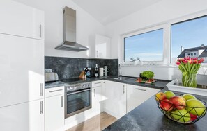 Køleskab, ovn, kogeplade, opvaskemaskine