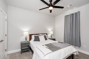 2 bedrooms, WiFi - Tiger's Den Summary: (Baton Rouge)