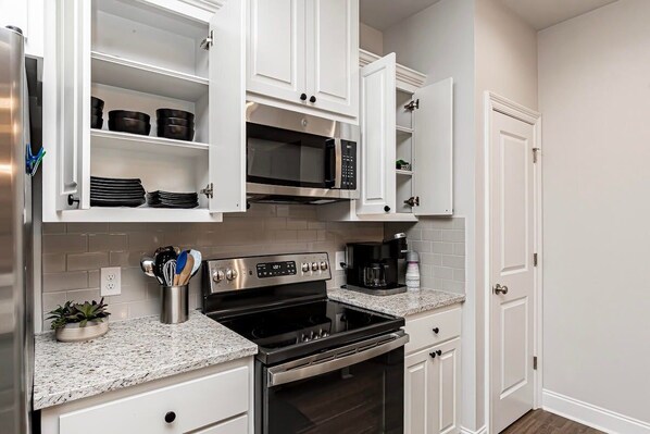 Private kitchen - Tiger's Den Summary: (Baton Rouge)