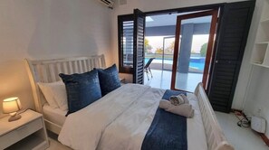 5 bedrooms, iron/ironing board, free WiFi, bed sheets - Spacious and secure modern home with exquisite views (uMhlanga)