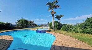 Outdoor pool - Spacious and secure modern home with exquisite views (uMhlanga)