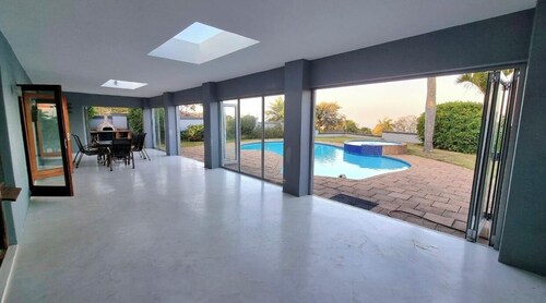 Spacious and secure modern home with exquisite views 