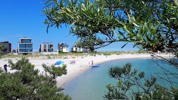 Am Strand, Wasserski, Angeln