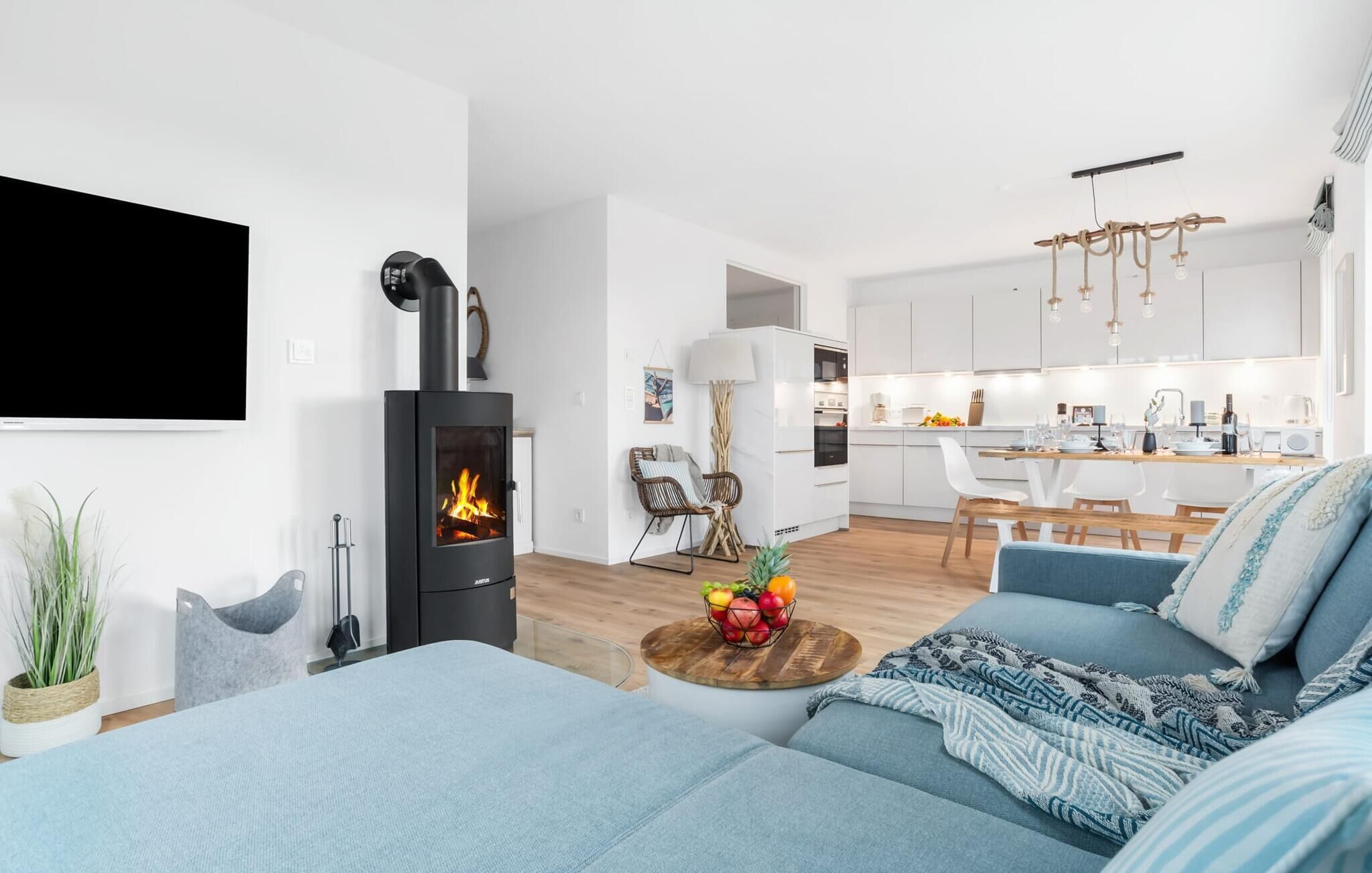 Fernseher, Kamin