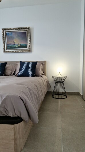 1 slaapkamer, een strijkplank/strijkijzer, internet, beddengoed