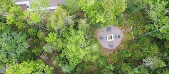 Spruce House: The Perfect Summer Retreat with Hiking, Swimming, and More!
