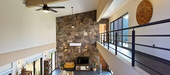 Charming 4-bedroom house with AC and WiFi in delightful La Crucecita Huatulco