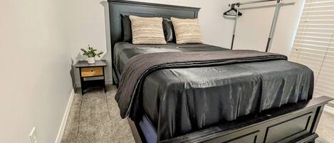 1 habitación, tabla de planchar con plancha, wifi gratis y ropa de cama