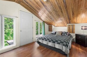 3 makuuhuonetta, työpöytä, silitysrauta/-lauta, Wi-Fi