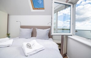 2 quartos, ferros/tábuas de passar roupa, berço de viagem