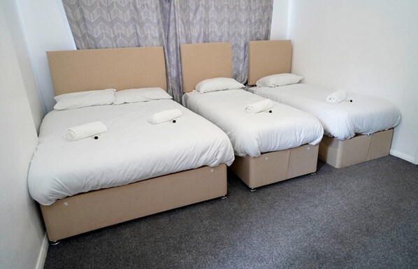 Room - Gatwick Birchwood Lodge  (Horley)