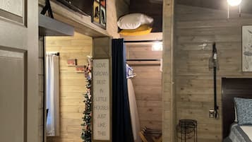 1 chambre, fer et planche Ă  repasser, Wi-Fi, draps fournis