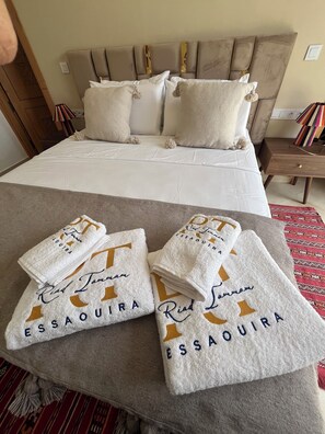 7 Schlafzimmer, Reisekinderbett, WLAN, Bettwäsche