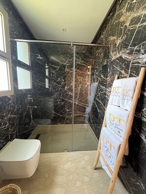 Towels, soap, toilet paper - Riad Tammam (Essaouira)