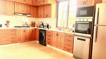 Fridge, microwave, oven, coffee/tea maker