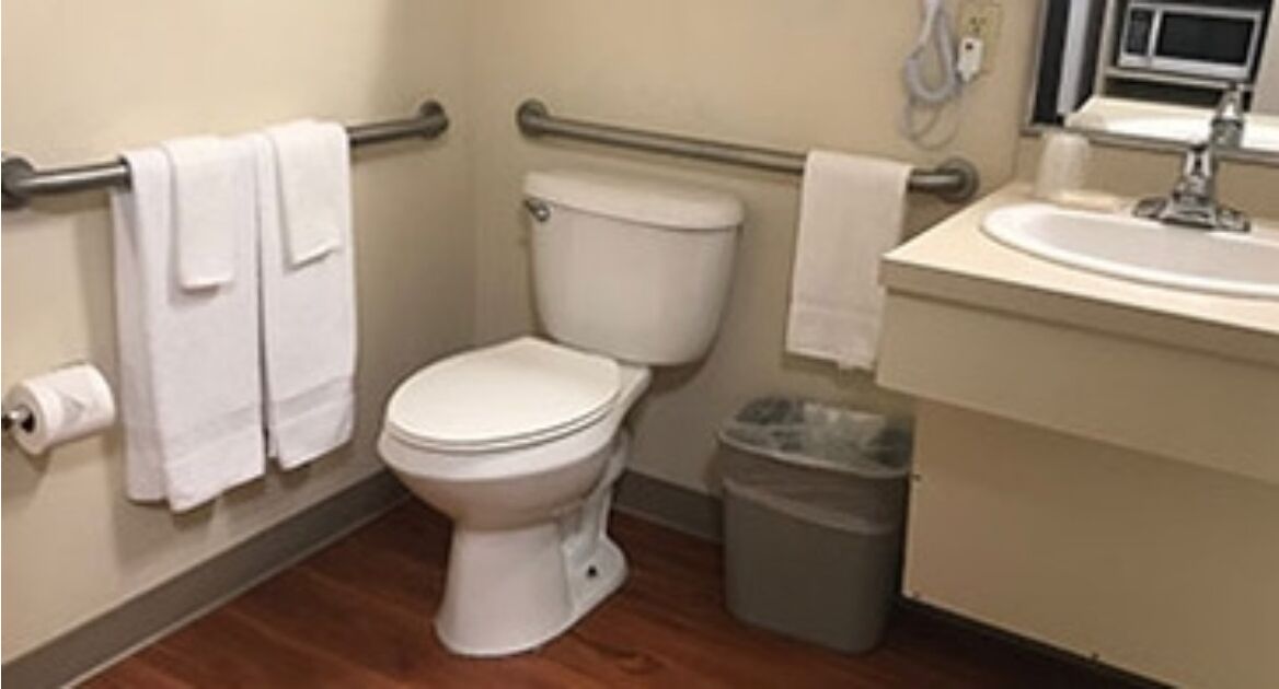 Cozy hotel suite in quaint Homestead with WiFi, fitness room, AC