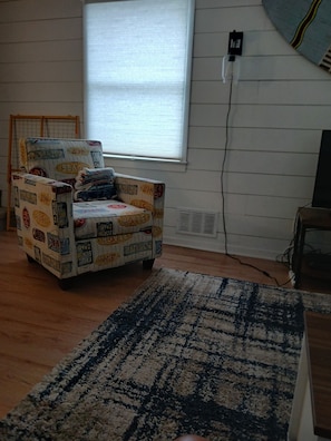 Interior - Large pet friendly 1 bedroom, 1bath unit 6 blocks from the beach. Free parking. (Ocean City)